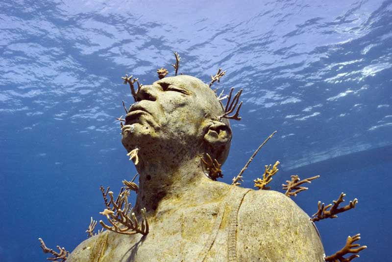 underwater museum man-on-fire-jason-decaires-taylor-sculpture
