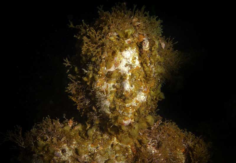 underwater museum night-jason-decaires-taylor-sculpture