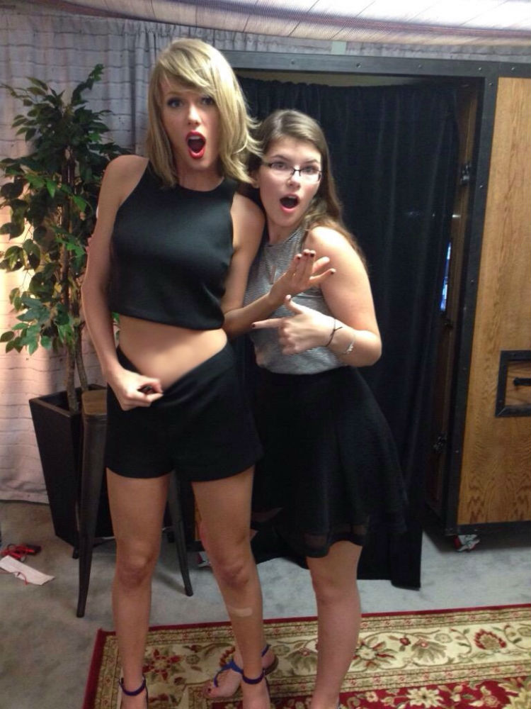 taylor swift missing bellybutton