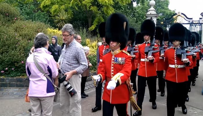 tourist gets trampled by queens guard